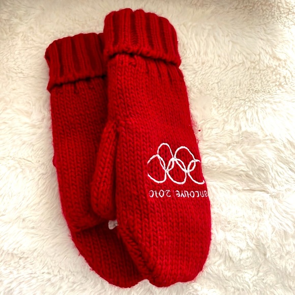 Original winter Olympics Vancouver 2010 red mitts mittens gloves - Picture 6 of 7